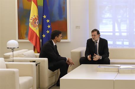 15/05/2018. Mariano Rajoy recibe a Pedro Sánchez. El presidente del Gobierno, Mariano Rajoy, durante la reunión con el secretario general de...