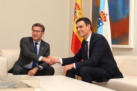 17/07/2018. El presidente se reúne con el presidente de la Xunta de Galicia. El presidente del Gobierno, Pedro Sánchez, saluda al presidente...