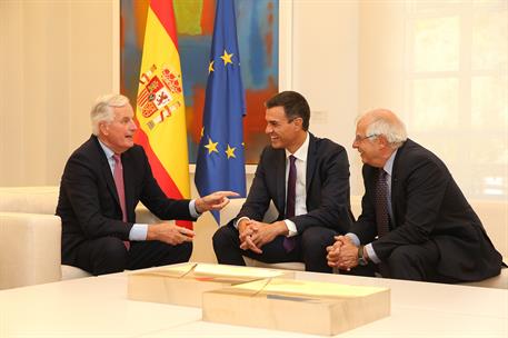 17/09/2018. Sánchez recibe al jefe de la negociación con el Reino Unido. El presidente del Gobierno, Pedro Sánchez, y el ministro de Asuntos...