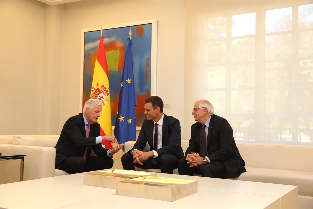 17/09/2018. Sánchez recibe al jefe de la negociación con el Reino Unido. El presidente del Gobierno, Pedro Sánchez, y el ministro de Asuntos...