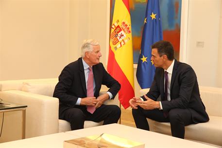 17/09/2018. Sánchez recibe al jefe de la negociación con el Reino Unido. El presidente del Gobierno, Pedro Sánchez, conversa con el jefe de ...