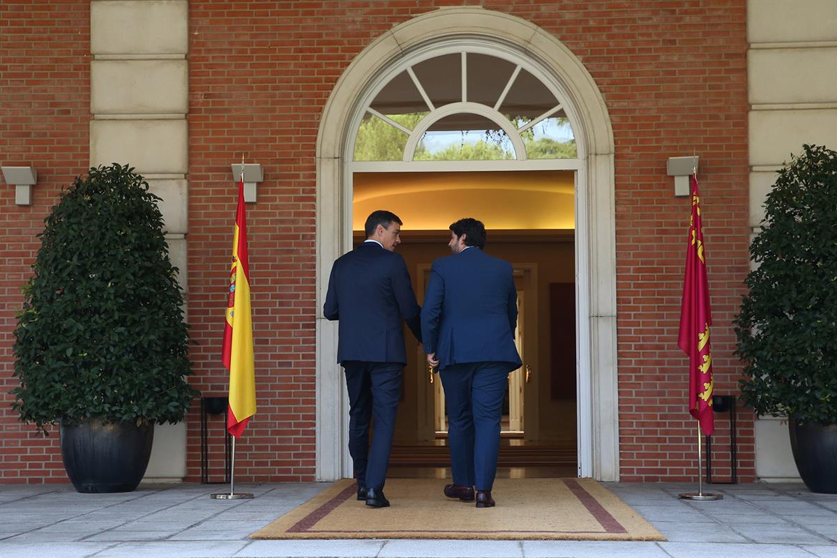 18/09/2018. Sánchez recibe al presidente de la Región de Murcia. El presidente del Gobierno, Pedro Sánchez, y el presidente de la Región de ...