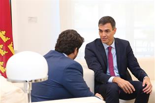 El presidente del Gobierno, Pedro Sánchez, y el presidente de la Región de Murcia, Fernando López Miras