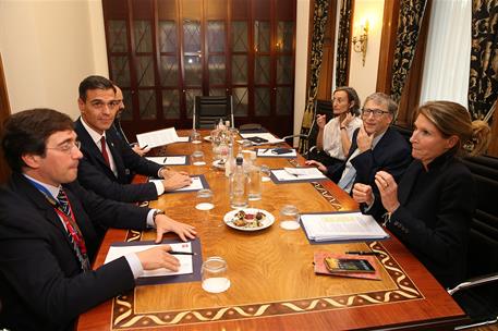 18/10/2018. Pedro Sánchez se reúne con Bill Gates. El presidente del Gobierno, Pedro Sánchez, durante la reunión que ha mantenido con Bill y...