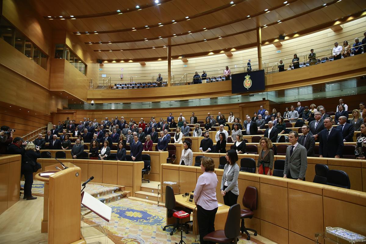 18/12/2018. Pedro Sánchez comparece en el Senado para informar sobre la actuación del Gobierno y la crisis migratoria. Antes de comenzar la ...