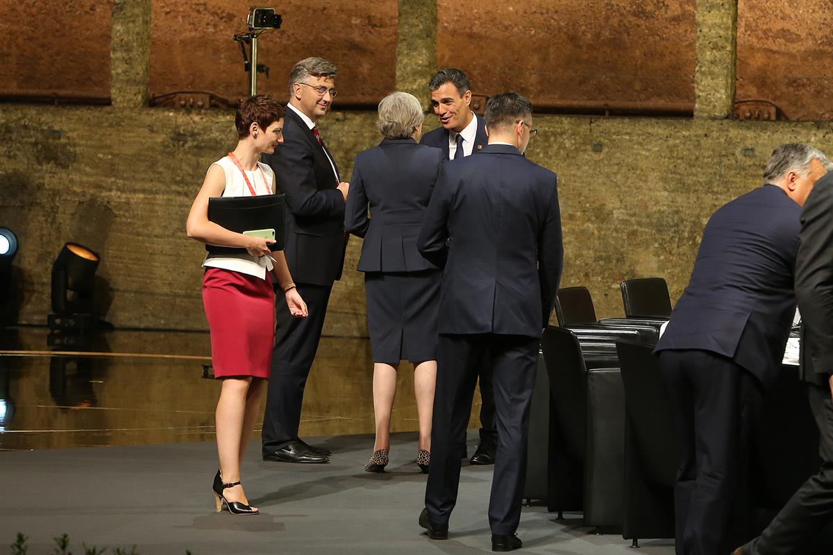 19/09/2018. Sánchez acude a la reunión informal de jefes de Estado y de Gobierno de la UE. El presidente del Gobierno, Pedro Sánchez, saluda...