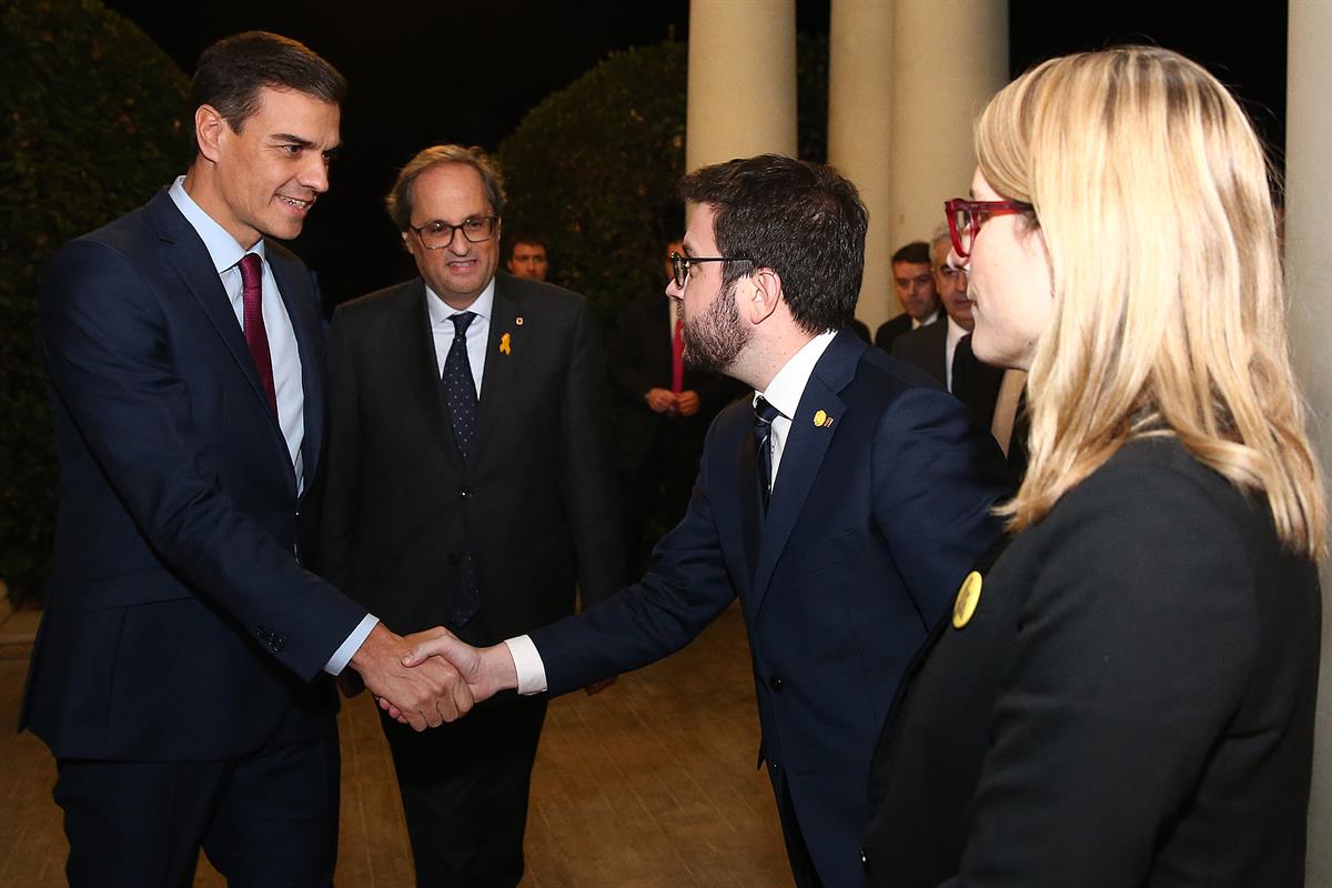 20/12/2018. Pedro Sánchez se reúne con el president de la Generalitat de Cataluña en Barcelona. El presidente Pedro Sánchez junto al preside...