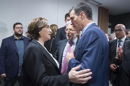 20/12/2018. Entrega de Premios Carlos Ferrer Salat, de Foment del Treball. El presidente del Gobierno, Pedro Sánchez, saluda a la alcaldesa ...