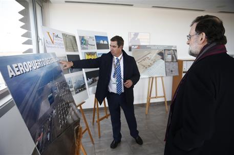 21/03/2018. Viaje del presidente del Gobierno a Teruel. El presidente del Gobierno, Mariano Rajoy, junto al director del aeropuerto de Terue...