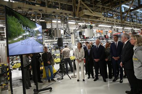 22/10/2018. Pedro Sánchez visita a la factoría de Reanult en Valladolid. El presidente del Gobierno, Pedro Sánchez, durante la visita a las ...