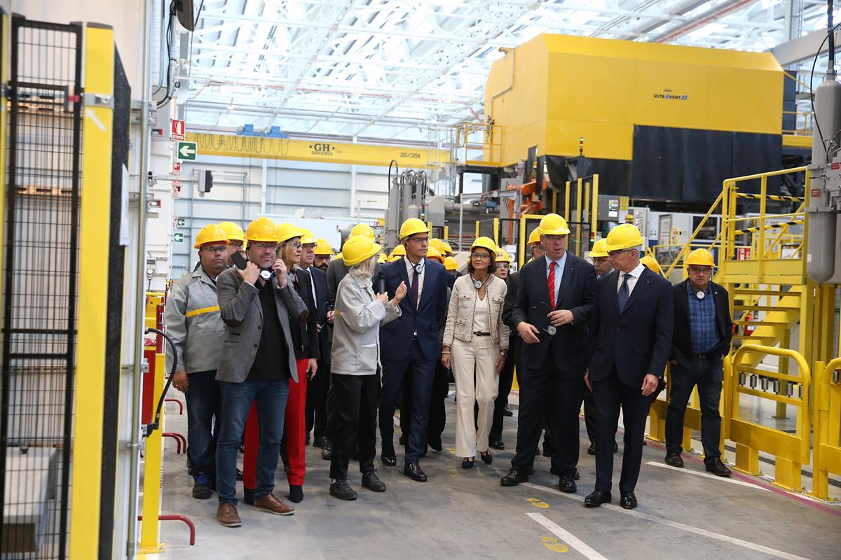 22/10/2018. Pedro Sánchez visita a la factoría de Reanult en Valladolid. El presidente del Gobierno, Pedro Sánchez, durante la visita a la n...