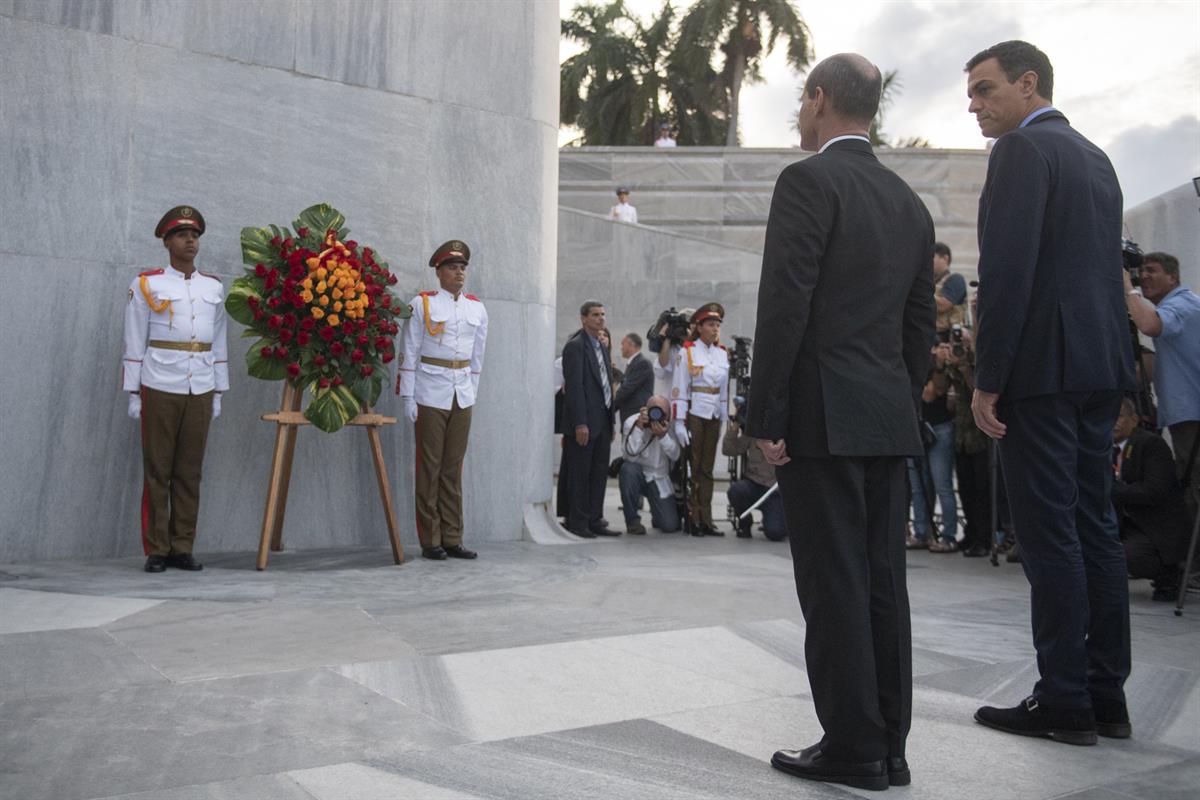 22/11/2018. Viaje del presidente del Gobierno a Cuba. El presidente del Gobierno, Pedro Sánchez, y el vicecanciller cubano, Rogelio Sierra, ...