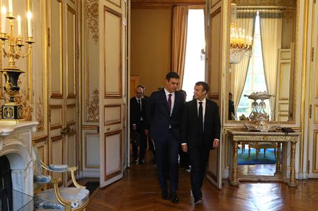 23/06/2018. Pedro Sánchez se reúne con Emmanuel Macron en El Elíseo. El presidente del Gobierno, Pedro Sánchez, y el presidente de la Repúbl...