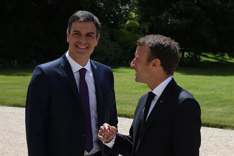 23/06/2018. Pedro Sánchez se reúne con Emmanuel Macron en El Elíseo. El presidente del Gobierno, Pedro Sánchez, conversa con el presidente d...