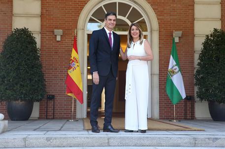 23/07/2018. Sánchez recibe a la presidenta de la Junta de Andalucía. El presidente del Gobierno, Pedro Sánchez, posa junto a la presidenta d...