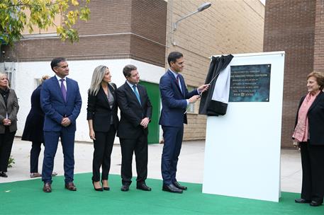 23/10/2018. Sánchez inaugura la ampliación de las instalaciones de la planta farmacéutica Reig Jofre. El presidente del Gobierno, Pedro Sánc...