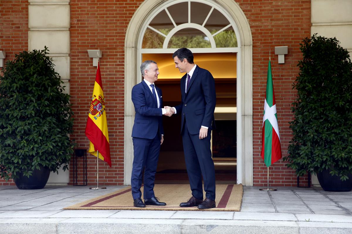 25/06/2018. Sánchez recibe al presidente del Gobierno vasco, Íñigo Urkullu. El presidente del Gobierno, Pedro Sánchez, recibe al lehendakari...