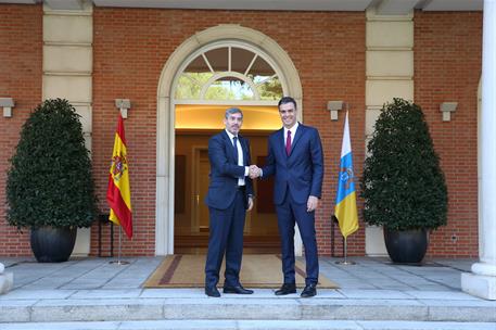 25/10/2018. Sánchez recibe al presidente de Canarias. El presidente del Gobierno, Pedro Sánchez, recibe, en La Moncloa, al presidente de Can...