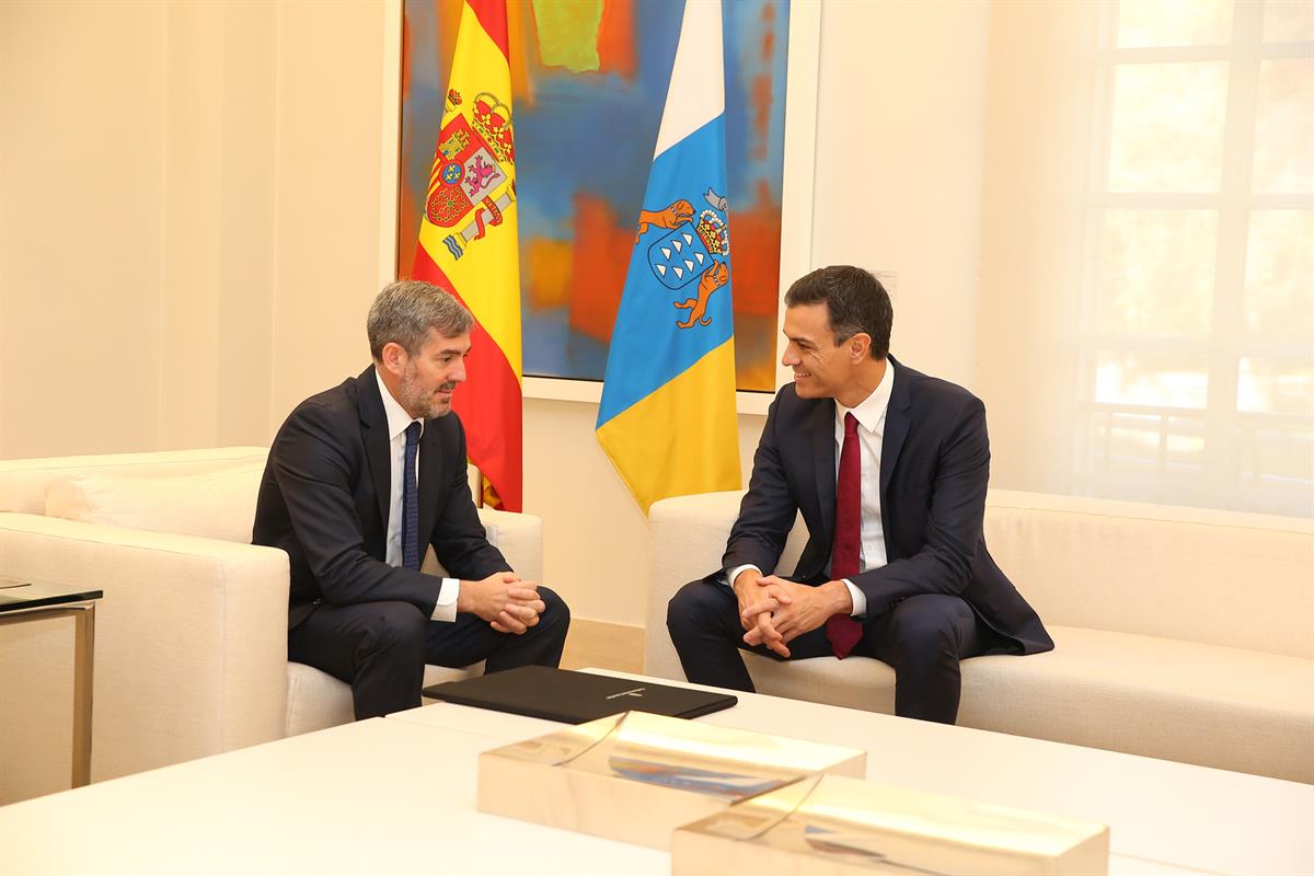 25/10/2018. Sánchez recibe al presidente de Canarias. El presidente del Gobierno, Pedro Sánchez, junto al presidente de Canarias, Fernando C...