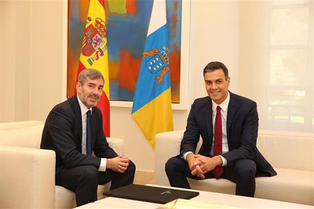 25/10/2018. Sánchez recibe al presidente de Canarias. El presidente del Gobierno, Pedro Sánchez, junto al presidente de Canarias, Fernando C...