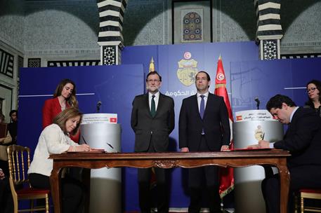 26/02/2018. VIII Reunión de Alto Nivel entre Túnez y España. La secretaria de Estado de Comercio, Mª Luisa Poncela, firma un acuerdo con su ...