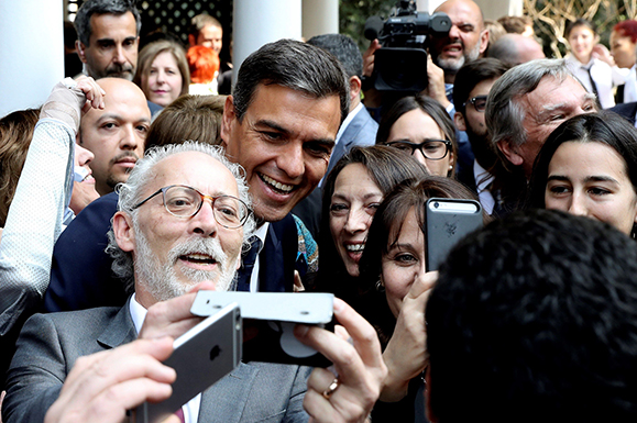 28/08/2018. Sánchez se encuentra con la colectividad española en Chile. El presidente del Gobierno, Pedro Sánchez, en un momento del encuent... 28/08/2018. Sánchez se encuentra con la colectividad española en Chile. El presidente del Gobierno, Pedro Sánchez, en un momento del encuent...
