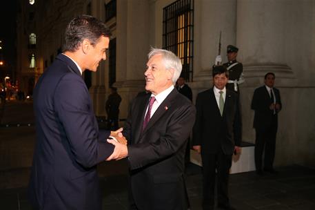 28/08/2018. Viaje del presidente Sánchez a Latinoamérica. Primera jornada. El presidente de Chile, Sebastián Piñera, saluda al presidente de...