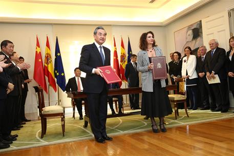 28/11/2018. Pedro Sánchez recibe al presidente de China, Xi Jinping. La ministra de Hacienda, María Jesús Montero, firma un acuerdo sobre fi...
