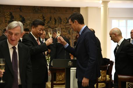 28/11/2018. Pedro Sánchez recibe al presidente de China, Xi Jinping. El presidente Pedro Sánchez brinda con el presidente de la República Po...