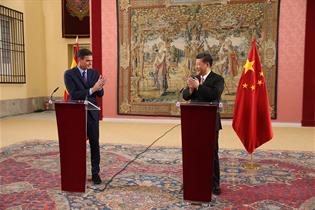 Pedro Sánchez y el presidente de la República Popular China, Xi Jinping, en el Consejo Asesor Empresarial España-China