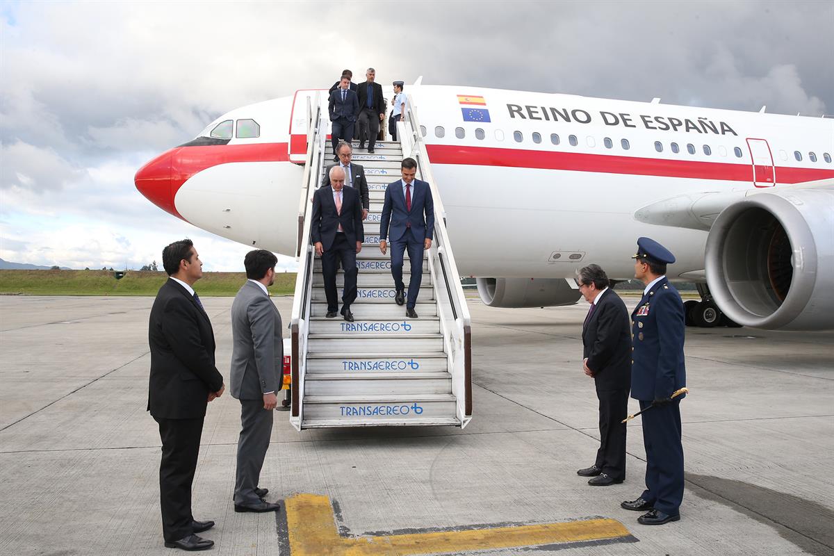 29/08/2018. Viaje de Pedro Sánchez a Latinoamérica: Colombia. El presidente del Gobierno, Pedro Sánchez, a su llegada al aeropuerto internac...