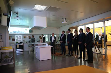 29/09/2018. Pedro Sánchez visita las instalaciones del LACI. El presidente del Gobierno, Pedro Sánchez, durante su visita a las instalacione...