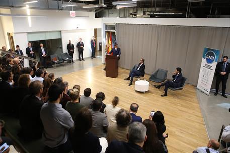 29/09/2018. Pedro Sánchez visita las instalaciones del LACI. El presidente del Gobierno, Pedro Sánchez, durante su visita a las instalacione...