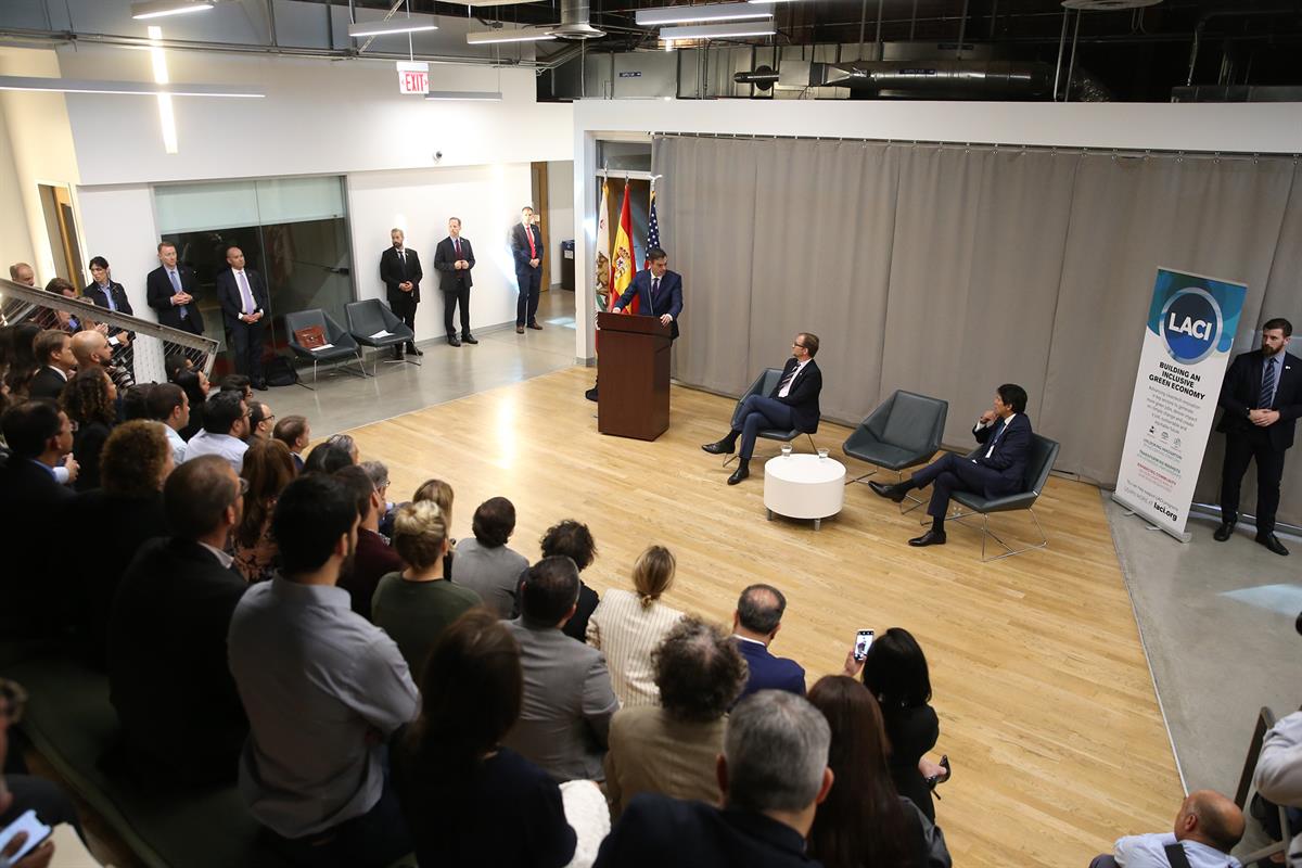 29/09/2018. Pedro Sánchez visita las instalaciones del LACI. El presidente del Gobierno, Pedro Sánchez, durante su visita a las instalacione...