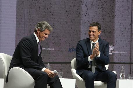 30/10/2018. Sánchez clausura el Congreso Nacional de la Empresa Familiar. El presidente del Gobierno, Pedro Sánchez, junto al presidente del...