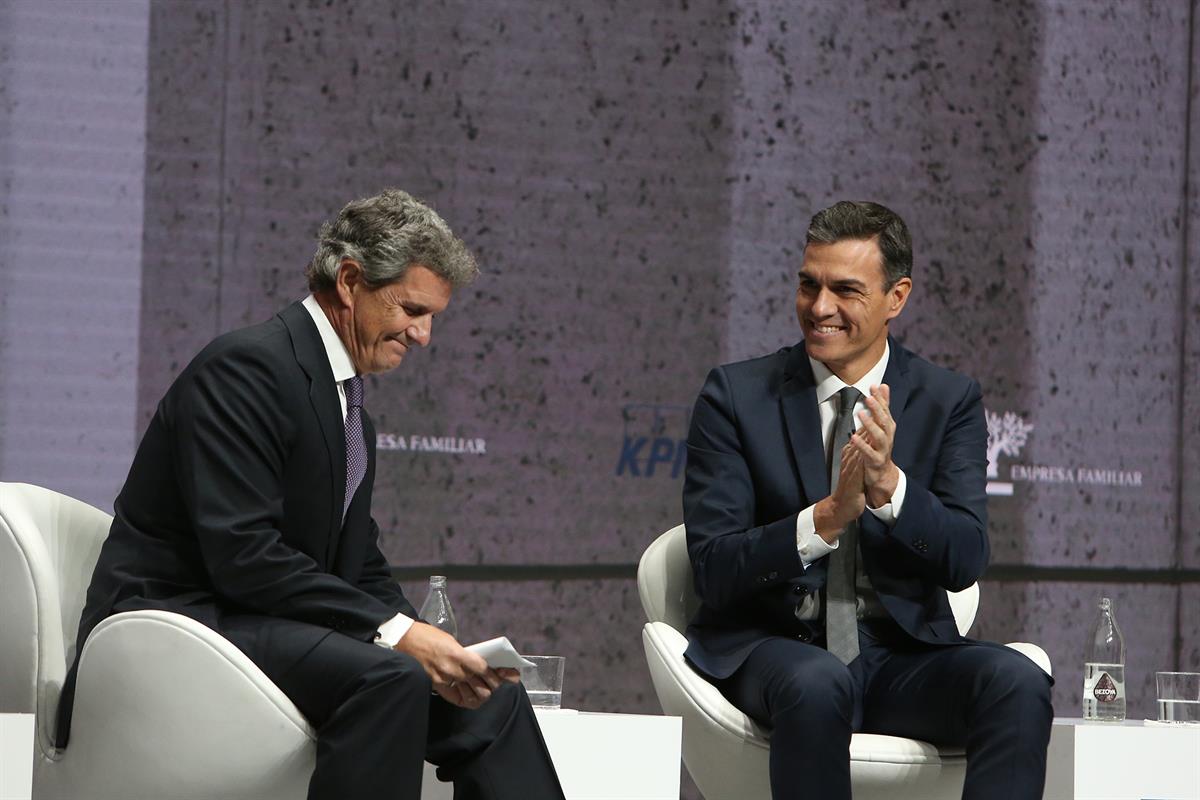 30/10/2018. Sánchez clausura el Congreso Nacional de la Empresa Familiar. El presidente del Gobierno, Pedro Sánchez, junto al presidente del...