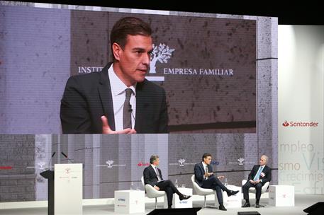 30/10/2018. Sánchez clausura el Congreso Nacional de la Empresa Familiar. El presidente del Gobierno, Pedro Sánchez, junto al presidente del...