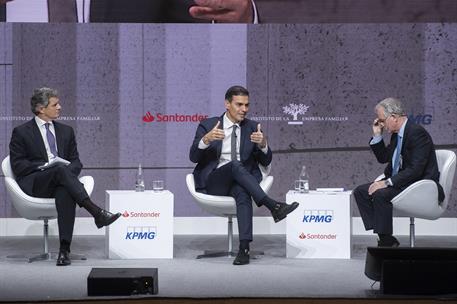 30/10/2018. Sánchez clausura el Congreso Nacional de la Empresa Familiar. El presidente del Gobierno, Pedro Sánchez, junto al presidente del...