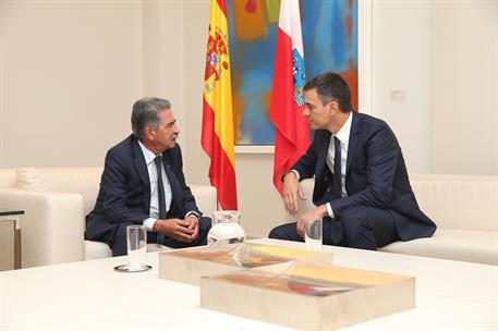 31/07/2018. Sánchez recibe al presidente del Gobierno de Cantabria. El presidente del Gobierno, Pedro Sánchez, y el presidente de la Comunid...