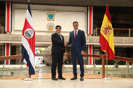 31/08/2018. Viaje de Pedro Sánchez a Latinoamérica: Costa Rica. El presidente del Gobierno, Pedro Sánchez, saluda al presidente de la Repúbl...