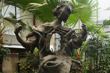 31/08/2018. Viaje del presidente Sánchez a Costa Rica. Réplica de la escultura de Salvador Dalí 'Madonna de Portlligat', que han contemplado...