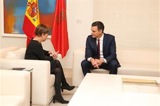 El presidente del Gobierno, Pedro Sánchez, y la presidenta de Navarra, Uxue Barkos, durante su reunión en La Moncloa.