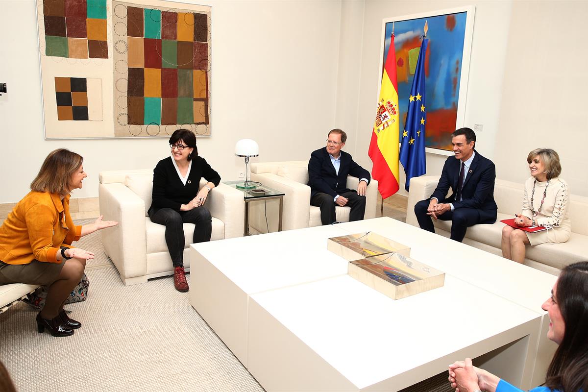 1/04/2019. Encuentro "La pobreza infantil y la Agenda 2030". El presidente del Gobierno, Pedro Sánchez, la ministra de Sanidad, Consumo y Bi...