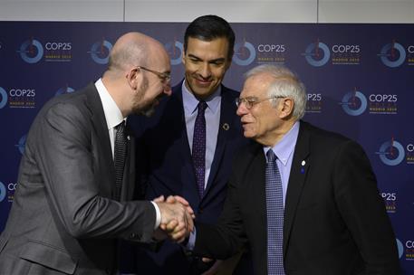 2/12/2019. Sánchez asiste a la COP25. El presidente del Gobierno en funciones, Pedro Sánchez, y el alto representante de la UE para la Polít...