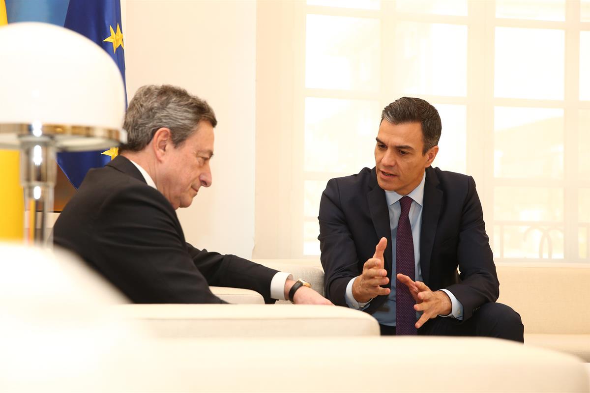 4/02/2019. Sánchez recibe al presidente del Banco Central Europeo. El presidente del Gobierno, Pedro Sánchez, y el presidente del Banco Cent...