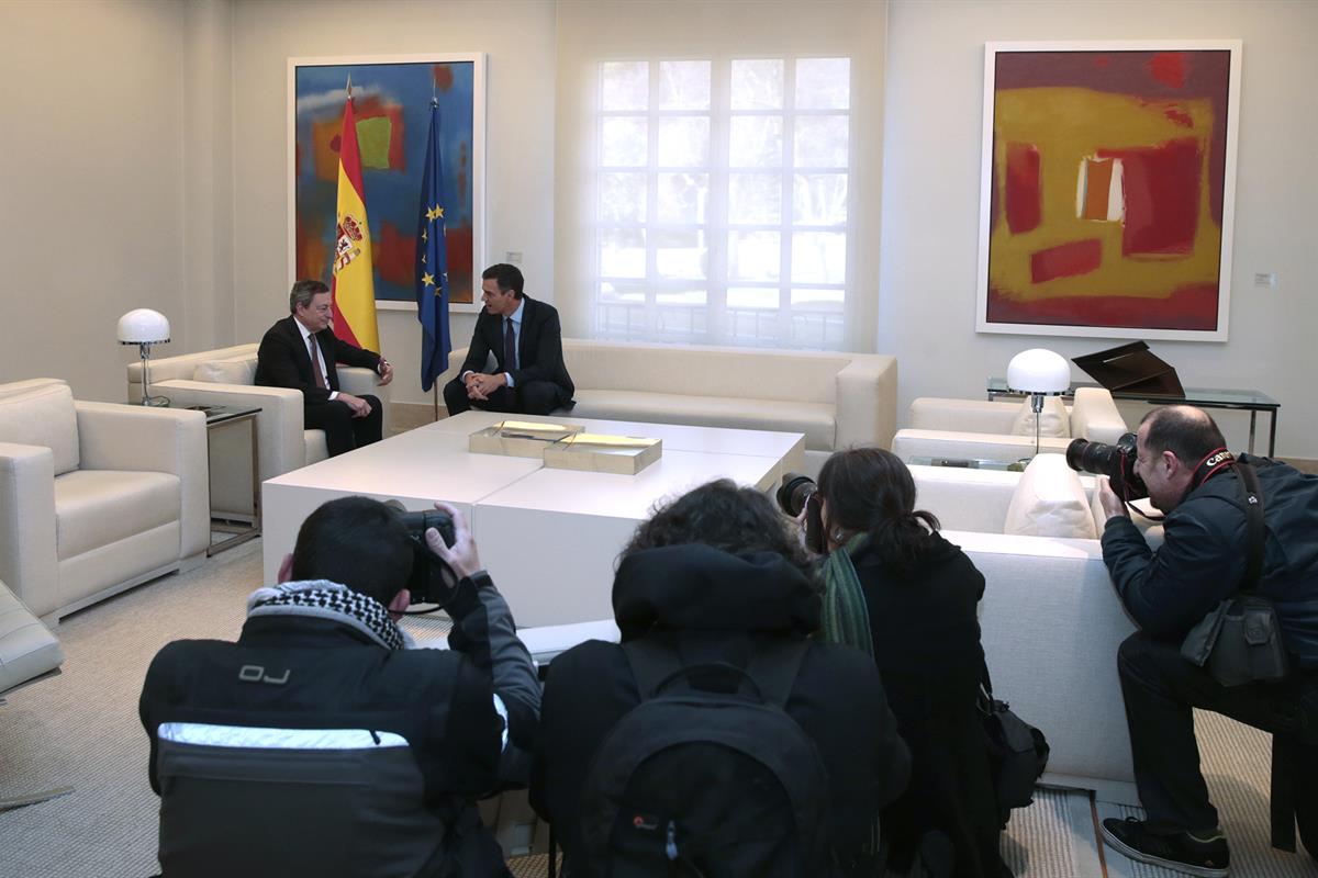 4/02/2019. Sánchez recibe al presidente del Banco Central Europeo. El presidente del Gobierno, Pedro Sánchez, y el presidente del Banco Cent...