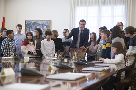 5/02/2019. Sánchez recibe a un grupo de estudiantes de Navarra. El presidente del Gobierno, Pedro Sánchez, en un momento de la visita que ha...