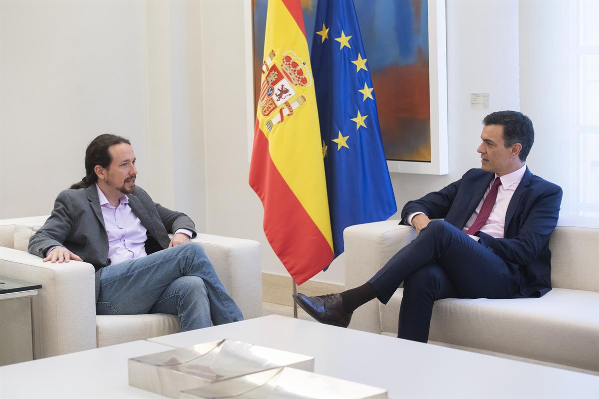 7/05/2019. Pedro Sánchez recibe a Pablo Iglesias. El presidente del Gobierno en funciones, Pedro Sánchez, junto al secretario general de Pod...