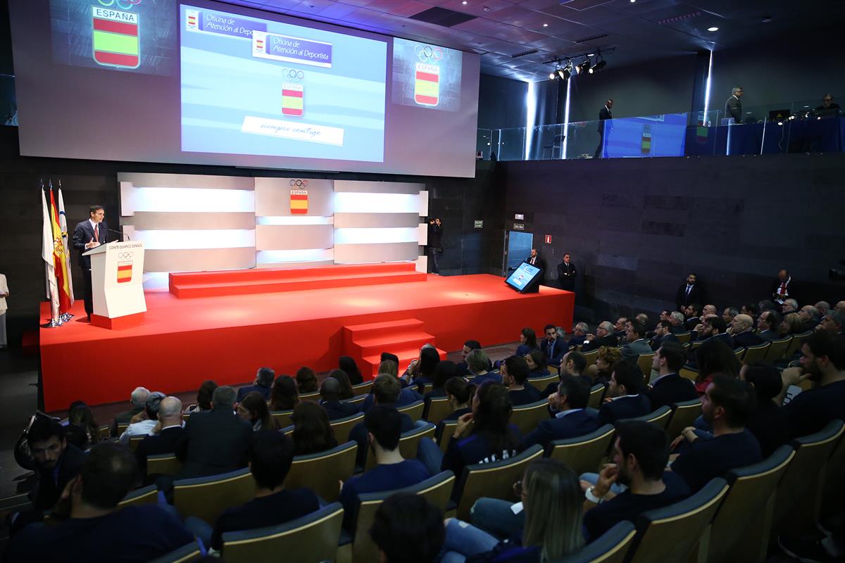 8/04/2019. Pedro Sánchez asiste a la presentación de la Oficina de Atención al Deportista. El presidente del Gobierno, Pedro Sánchez, durant...