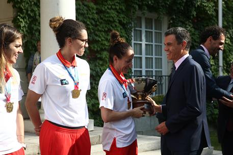8/07/2019. Pedro Sánchez recibe a la selección española femenina de baloncesto, campeona de Europa. El presidente del Gobierno en funciones,...